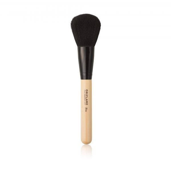 29655 1 A silky-soft brush offering precision coverage for larger areas. Features voluminous, rounded bristles perfect for applying loose and pressed powders. Materials: Nylon bristles, aluminium, bamboo.